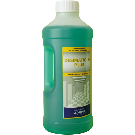 Eine grüne 2L-Kunststoffflasche mit weißem Verschluss enthält Dr. Schnell DESIMATIC-ID PLUS Desinfektionsmittel für Instrumente von DR.SCHNELL GmbH & Co. KGaA; das Etikett zeigt eine Produktinformation und die Abbildung eines sauberen, leeren Flurs.
