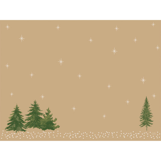 Ein bezauberndes Motiv mit grünen Kiefern links, einer einsamen Kiefer rechts, schneebedecktem Boden und weißen Sternen auf hellbraunem Hintergrund - ideal für die Tischdekoration mit den Bio-Dunicel-Sets 30x40 Humble Trees (100 Stück) der Duni GmbH.