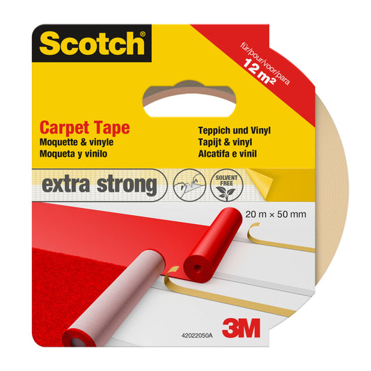 Eine 20m x 50mm Rolle Scotch® Teppichklebeband von 3M Deutschland GmbH, geeignet für Teppiche und Vinyl, kommt in einer Verpackung mit mehrsprachigem Text und einer roten Illustration zur Anwendung des Bandes.