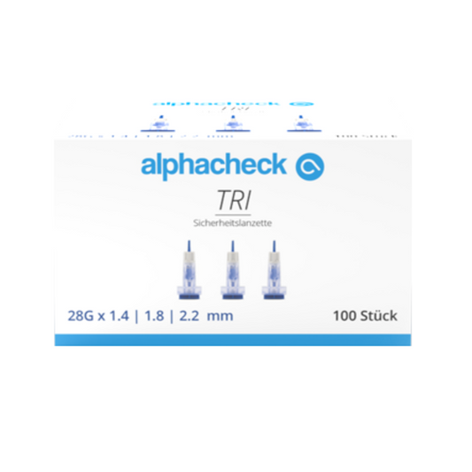 Abgebildet ist eine Schachtel mit der Aufschrift „Alphacheck TRI Sicherheitslanzetten 28G | Packung (100 Stück)“ von Berger Med GmbH. Sie enthält 100 Sicherheitslanzetten mit den Abmessungen 28G x 1,4 mm, 1,8 mm und 2,2 mm für die Kapillarblutentnahme. Auf der Vorderseite der Schachtel sind Bilder von drei Lanzetten und ein Text in Blau- und Schwarztönen zu sehen, der den Sicherheitsmechanismus beschreibt.