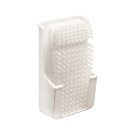 Wir präsentieren die Haug Nagelbürste mit Köcher, eine weiße Handschrubberbürste von Haug Bürsten KG. Diese rechteckige Bürste wurde für die Entfernung hartnäckigen Schmutzes entwickelt und verfügt über dicht gepackte Borsten und einen stabilen Griff für sicheren Halt, sodass sie sich perfekt zum mühelosen Reinigen verschiedener Oberflächen eignet.