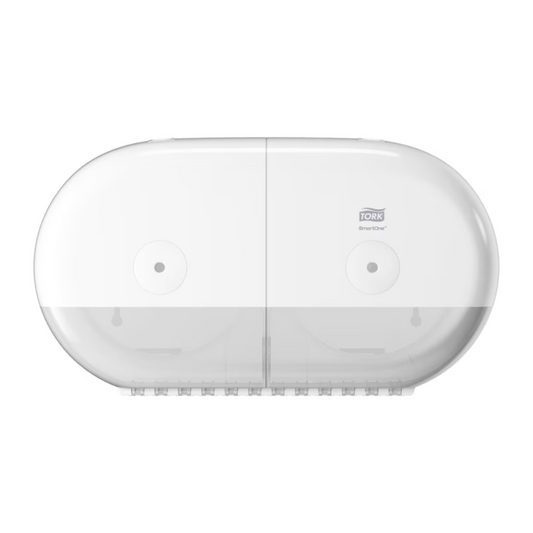 Der Tork SmartOne® 682000 Mini Doppelrollenspender für Toilettenpapier T9 von Essity Professional Hygiene Germany GmbH ist ein weißer Doppel-Toilettenpapierspender mit transparentem Unterteil, der zwei Rollen auf clevere Weise aufnimmt. Sein schlankes, abgerundetes Design macht ihn zu einer ausgezeichneten Wahl für gewerbliche oder öffentliche Toiletten und bietet sowohl Funktionalität als auch Eleganz.