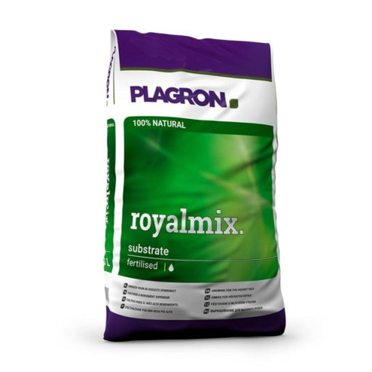 Un sac de Plagron Royalmix – Culture à rendement maximal de Bertels B.V. présente un motif vert et violet accompagné des mentions « 100 % naturel » et « enrichi en humus de vers », qui mettent en avant ce mélange haut de gamme d'engrais organiques, avec des symboles décrivant en détail ses propriétés.