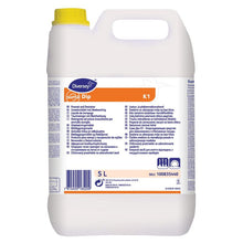 Un bidon en plastique blanc de 5 litres de Diversey Deutschland Suma Dip K1, un nettoyant liquide à base de chlore pour vaisselle professionnelle, est muni d'un bouchon jaune et d'informations produit multilingues, d'instructions d'utilisation et de consignes de sécurité sur l'étiquette.