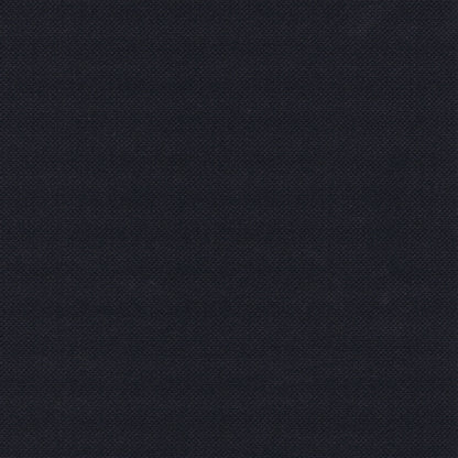 Nahaufnahme der eleganten, dunklen Webstruktur der 50 Servietten "ROYAL Collection" 1/4-Falz (40 x 40 cm) der PAPSTAR GmbH in schwarz, die durch ihre glatte und hochwertige Verarbeitung besticht.