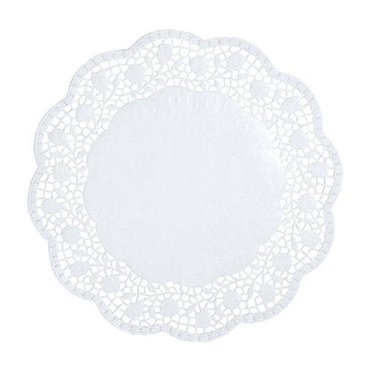 Le PAPSTAR 100 napperons ronds, blancs de PAPSTAR GmbH est un napperon rond blanc avec un bord ondulé et un motif découpé de type dentelle, présenté sur un fond uni.