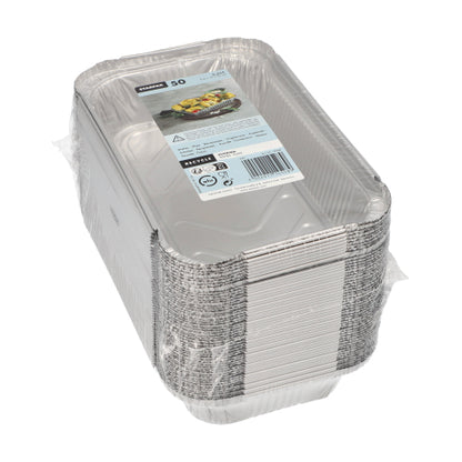 Une pile de 50 plats en alu Starpak (0,65 l, 3,4 x 13 x 22 cm) dans un ensemble, rectangulaire et emballé sous film rétractable - aide de cuisine pratique pour le stockage et le service des aliments.