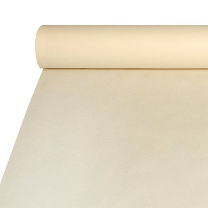 Eine große Rolle Starpak-Tischdecke, stoffähnlich (Airlaid 20 m x 1,2 m), wird auf einer flachen Oberfläche ausgerollt und enthüllt ihre glatte, makellose Textur – ideal für die Gastronomie oder hochwertige Tischdekorationen.