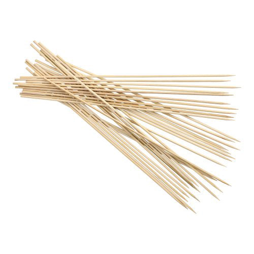 Sur un fond blanc se trouve une pile de PAPSTAR 250 brochettes, bambou « pure » de la PAPSTAR GmbH éparpillées. Les fines brochettes sont droites, pointues à une extrémité et biodégradables.