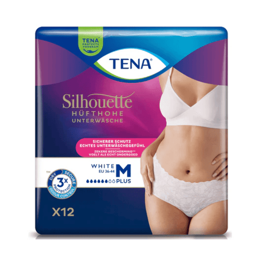 Un paquet de culottes d'incontinence TENA Silhouette Plus White, commercialisées par TENA – Essity Germany GmbH, taille M, présente sur l'emballage une femme portant le produit. Il met en avant la protection en cas de fuites urinaires et le confort de port, et contient 12 pièces.