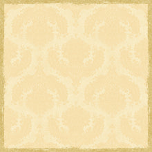Die Dunicel Mitteldecke 84x84 cm in royal cream von Duni GmbH (Packung 20 Stück) hat ein beigefarbenes Damastdesign mit einem kunstvollen Blumenmuster und einer goldfarbenen Bordüre, ideal für eine elegante Tischdekoration im Vintage-Stil.