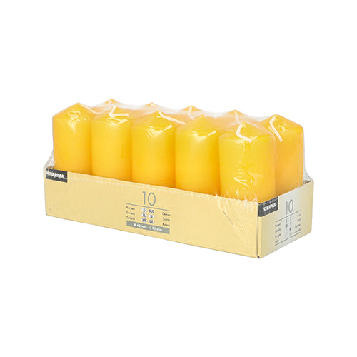 Eine Packung mit zehn Starpak 10 Stumpenkerzen (Ø 40 mm · 90 mm), in zwei Reihen angeordnet und in transparenter Folie verpackt auf einem beigen Tablett mit Etikett – ideal für Hochzeiten oder zum Schaffen einer gemütlichen Atmosphäre.