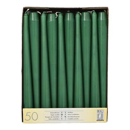 Die Starpak 50 Leuchterkerzen (Ø 2,2 cm, 25 cm) sind einheitlich geformt, sorgfältig in Reihen verpackt, mit langer Brenndauer; das Etikett unten gibt Menge und Produktinfos an.