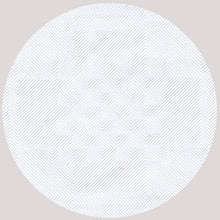 Ein kreisrundes, geometrisches Muster mit dünnen diagonalen Linien und Rautenmotiven auf Hellgrau ziert das PAPSTAR Papiertischtuch mit Damastprägung, weiß, 10 m x 1,2 m | Folie (1 Rolle) von PAPSTAR GmbH - perfekt als elegante Tischdekoration.