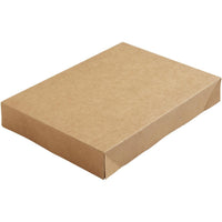 Der Viking Brick Deckel Braun Karton/PE 200x140x30 von Duni GmbH ist eine geschlossene, flache, rechteckige Schachtel mit sauber gefalteten Kanten, die unmarkiert auf weißem Hintergrund abgebildet ist. Die Packung enthält 300 Stück.
