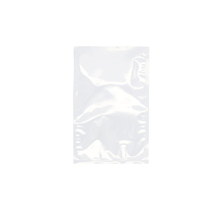 Un sachet à souder Starpak 100 clair, PA/PE transparent, est posé à plat sur un fond blanc. Avec ses bords scellés, ce sac Starpak est idéal pour la mise sous vide des aliments avec une machine à vide à cloche.