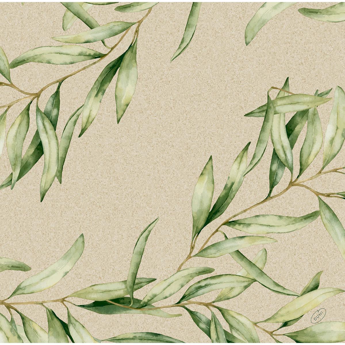 Des branches de feuilles vertes aquarellées sur un fond texturé beige avec un espace vide au centre, idéal pour les serviettes Dunisoft 40 x 40 cm 1/4 pli de Duni GmbH.