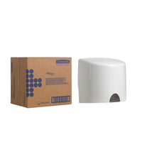 Un carton portant l'inscription « Kimberly-Clark GmbH » est posé à côté d'un distributeur blanc de lingettes Aquarius™ – à prélèvement central, idéal pour un retrait hygiénique des lingettes –, sur un fond blanc sobre.