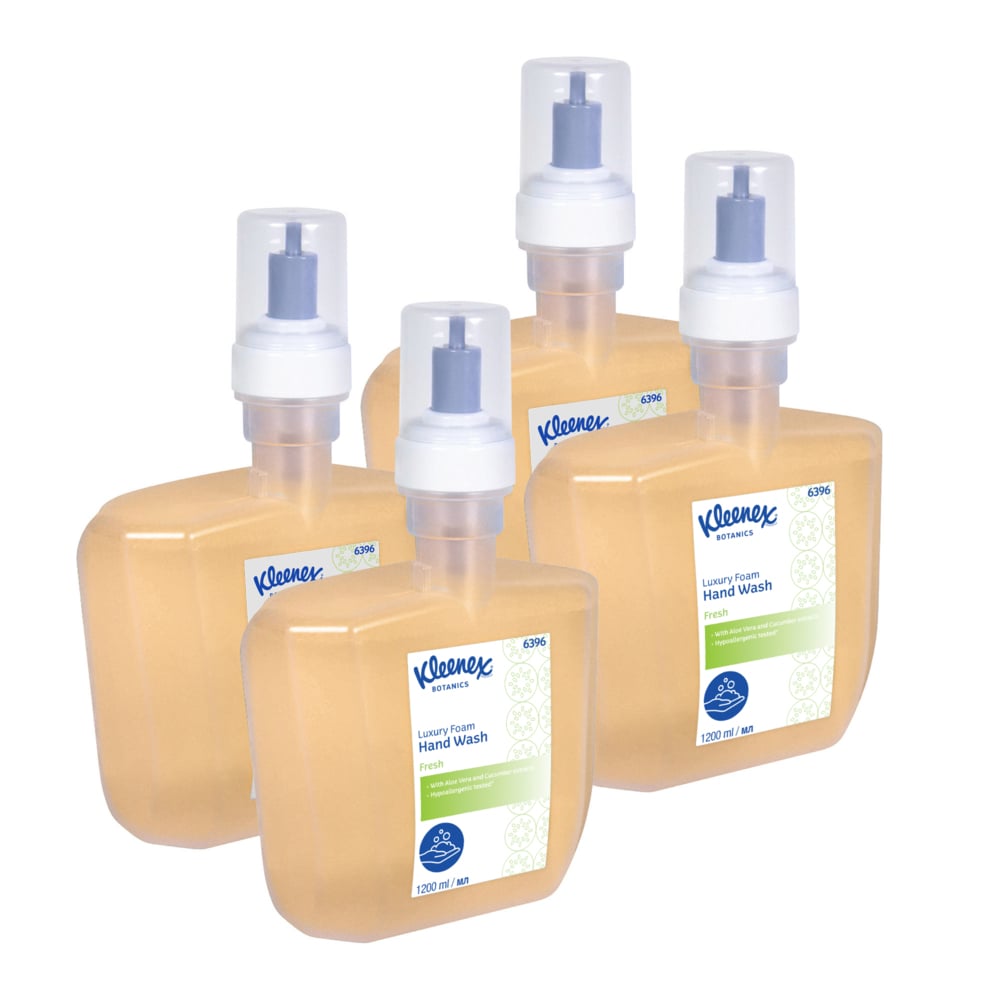 Quatre cassettes de 1,2 litre de Kleenex® Botanics™ Luxury Foam Hand Wash de Kimberly-Clark GmbH, chacune avec une pompe et des étiquettes blanches/bleues, remplies de savon moussant pour les mains de couleur orange, sont regroupées. L'emballage contient 4 cartouches électroniques par boîte.