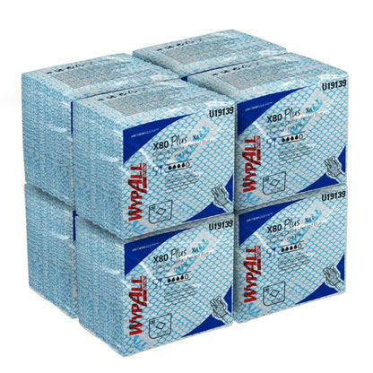 Huit paquets de lingettes WypAll® X80 Plus Critical Clean de Kimberly-Clark GmbH avec chacun 30 feuilles bleues pliées en quatre dans un emballage de marque bleu et blanc - parfait pour les environnements critiques.