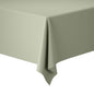 Un gros plan du rouleau Dunicel Pistachio Green 25 m de Duni GmbH, un rouleau de nappe premium (1 pièce), élégamment drapé sur une table rectangulaire pour une décoration de table élégante sur fond blanc.