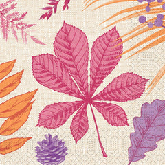 Le motif numérique plein de vie qui orne les serviettes 33 x 33, 3 épaisseurs, 1/4 Bright Autumn (250 pièces) de la société Duni GmbH représente des feuilles roses, orange et violettes, des baies et une pomme de pin sur fond beige. Au centre se trouve une grande feuille rose veinée, idéale pour les tables d'automne.