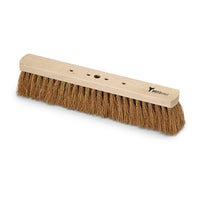 La brosse professionnelle Nölle BECOnnect « balai de salle » en fibre de coco naturelle, fabriquée par Nölle Profi Brush Bürsten- & Pinseltechnik e.K., est dotée d'une tête large et rigide en fibres de coco, de plusieurs trous de préhension et d'un manche en bois léger : elle est idéale pour un nettoyage respectueux de l'environnement.