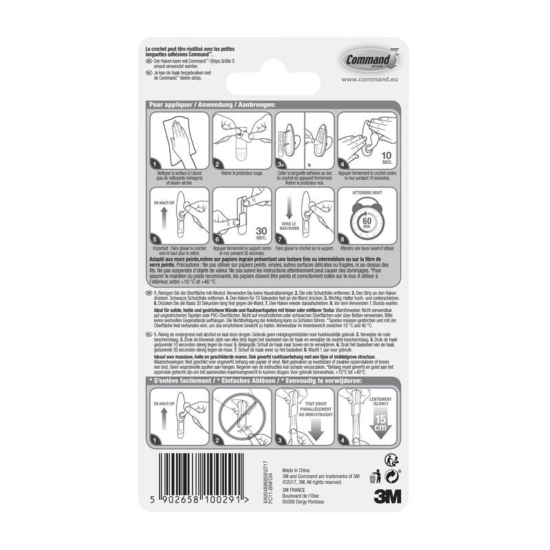 Au dos de l'emballage des crochets en métal Command™ "classique" de 3M Deutschland GmbH se trouvent un guide illustré étape par étape pour l'application et le retrait, des conseils multilingues et des avertissements de sécurité ainsi qu'un code-barres et des logos en bas.