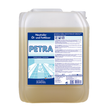 Ein 10-Liter-Kunststoffbehälter von Dr. Schnell PETRA Öl- und Fettlöser für Oberflächen der DR.SCHNELL GmbH & Co. KGaA, mit blau-weißem Etikett, zur konzentrierten Öl- und Fettentfernung.