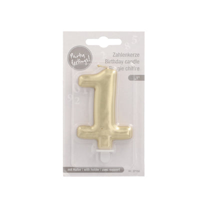 Die PAPSTAR GmbH Zahlenkerze mit Halter 7 cm "gold" ist eine goldfarbene Zahlenkerze mit Halter, ideal als Kuchendekoration für Ihre Feier, und wird in klarem Kunststoff mit Kartonrückwand verpackt.