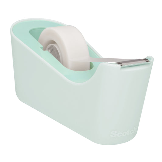 Der 3M Scotch™ Klebeband-Abroller C18 in mint, beladen mit Scotch® Magic™ Unsichtbares Klebeband (19 mm x 33 m), ist leicht schräg auf einem schlichten weißen Hintergrund abgebildet. Die Packung enthält 4 Rollen.