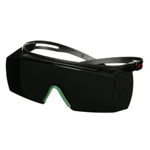 Sur-lunettes 3M™ SecureFit™ 3700, branches noires, revêtement anti-rayures, verres gris IR 5.0, SF3750AS-BLK, 20 par paquet | Paquet (1 pièce)
