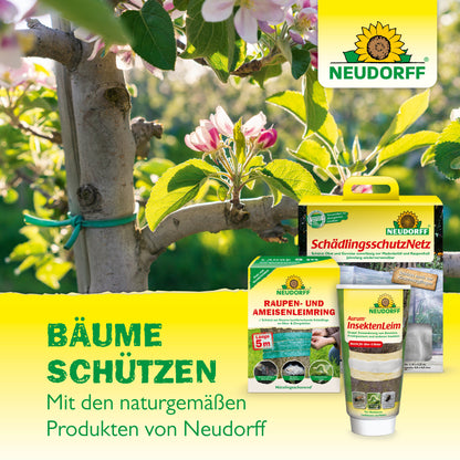 Ein mit grünem Band zusammengebundener Baumzweig inmitten rosa Blüten. Davor steht der Bio-Baumanstrich von Neudorff Shop mit dem Text: "Baumrinde schützen. Mit Bio-Baumanstrich von Neudorff Shop.