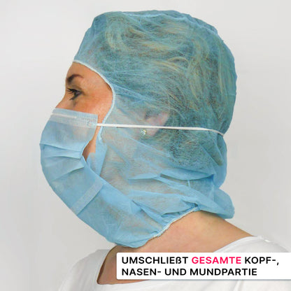 Eine Person trägt den ARNOMED COVER PP-ASTROHAUBE MIT 2-LAGIGEM MUNDSCHUTZ der ARNOWA GmbH, der ihren Kopf, ihre Nase und ihren Mund vor einem schlichten weißen Hintergrund bedeckt. Der deutsche Text erscheint in der unteren rechten Ecke.