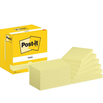 Une boîte jaune de Post-it® Notes (76 mm x 127 mm, 100 feuilles/bloc, 12 blocs/carton, jaune) de 3M Deutschland GmbH est illustrée à côté de neuf piles individuelles de blocs Post-it jaunes alignées.