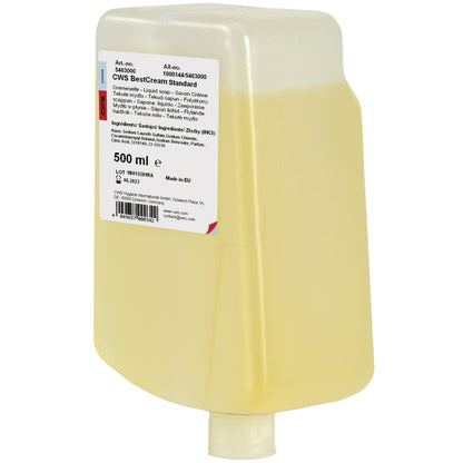 La crème de savon CWS BestCream Standard de CWS est livrée dans un récipient translucide jaune de 500 ml avec étiquette blanche, couvercle incliné et distributeur inférieur. La crème de savon respectueuse de la peau est idéale pour un nettoyage doux des mains.
