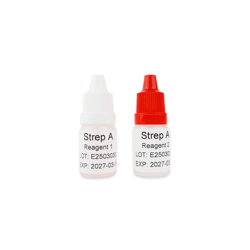 Zwei Fläschchen aus dem Altruan Strep A - Bisaf Professional 25 Tests Kit, beschriftet mit "Strep A Reagent 1" (weiße Kappe) und "Strep A Reagent 2" (rote Kappe), zeigen Chargen- und Verfallsdaten für den Rachenabstrich Schnelltest.
