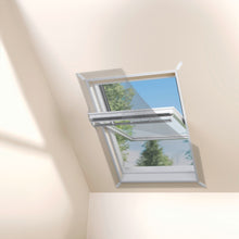 tesa INSECT STOP 2-in-1 Sonnenschutz- und Fliegengitter für Dachfenster Premium, schwarz – Anwendung