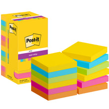 Eine Schachtel Post-it® Super Sticky Notes, 76 mm x 76 mm, 90 Blatt/Block der 3M Deutschland GmbH mit mehreren Stapeln gelber, blauer, grüner, pinker und orangefarbener quadratischer Zettel, die davor liegen.