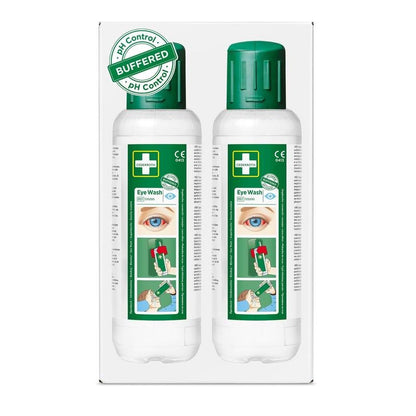 Cederroth rinçage oculaire 2 x 500 ml de Orkla Wound Care AB : Deux bouteilles blanches avec un bouchon vert et une étiquette oculaire portant la mention pH Control Buffered. Parfait pour une réaction rapide en cas d'accidents oculaires. L'emballage contient 2 pièces (paquet de 2).