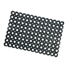 Die Nölle Profi Brush Gummi-Wabenmatte (40x60 cm, 2,3 cm dick) von Nölle Profi Brush Bürsten- & Pinseltechnik e.K. bietet mit ihrem schwarzen, rechteckigen Design und den gleichmäßig verteilten Kreislöchern eine erhöhte Rutschfestigkeit.