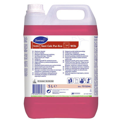 Ein 5-Liter-Behälter aus rosa Kunststoff mit TASKI Sani Calc Pur‑Eco Sanitärreiniger von Diversey Deutschland GmbH & Co. OHG zur effektiven Kalkentfernung, mit weißem Etikett mit Produktdetails, Gebrauchsanweisungen und Sicherheitssymbolen.