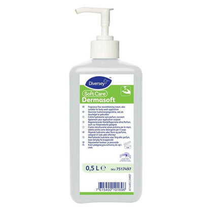 Un flacon pompe de 0,5 litre en plastique blanc avec la crème pour la peau Soft Care Dermasoft de Diversey Deutschland GmbH & Co. OHG dispose d'une étiquette multilingue avec des détails et instructions sur ce produit hydratant.