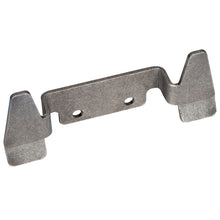 Ein Metallbügel von Diversey Deutschland GmbH & Co. OHG, zum Befestigen der TASKI Mopp Box an einem Scheuersaugmaschinentank mit Art. 7522217/7522218/7522219, wird in einem Karton mit 2 Packungen geliefert.