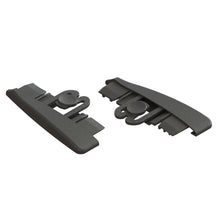 Zwei schwarze Jonmaster UltraPlus Endkappen L/R aus Kunststoff von Diversey Deutschland GmbH & Co. OHG, verwendet als Ersatzkappen für den UltraPlus Mopp-Halter, dargestellt mit abgerundeten Kanten und Verriegelungsmechanismen auf weißem Hintergrund (2 Packungen/Karton).