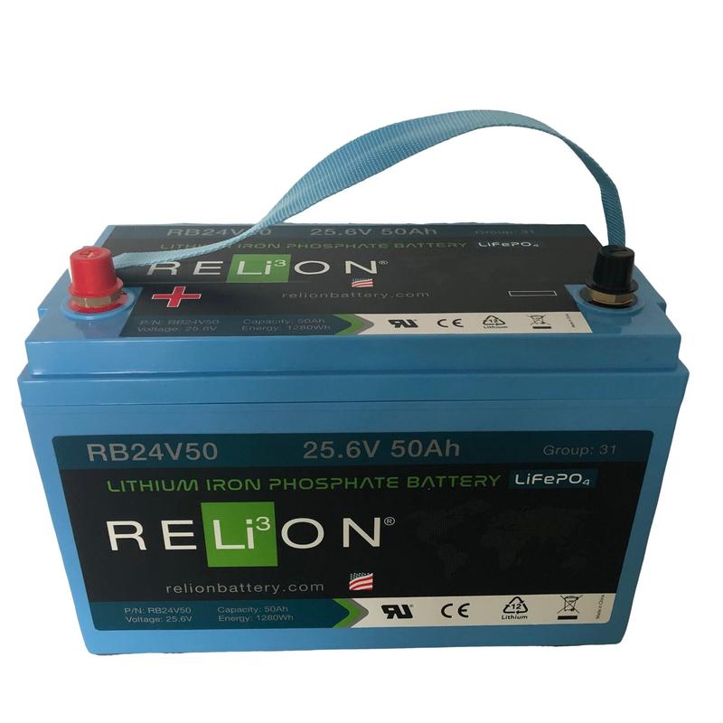 La batterie au lithium IntelliPower 50Ah de Diversey Deutschland GmbH & Co. OHG (24V, 50Ah) dispose d'une sangle de transport bleue, de pôles clairement marqués et est compatible avec les appareils Ultimaxx & swingo 455-2100. Emballage : 1 pièce.