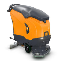 Der orangefarbene und dunkelgraue TASKI ULTIMAXX 2900 DD55 Performance BMS 40A von Diversey verfügt über einen Griff, ein Bedienfeld, Räder, einen 63-Liter-Tank und 55-cm-Doppelscheiben. Marke und Modell sind deutlich sichtbar auf der Seite und hinten.