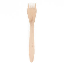 Ein einzelnes PAPSTAR Holz-Gabel "pure" (16,5 cm, umweltfreundlich und stabil) von PAPSTAR GmbH mit vier Zinken ist vor weißem Hintergrund zu sehen.