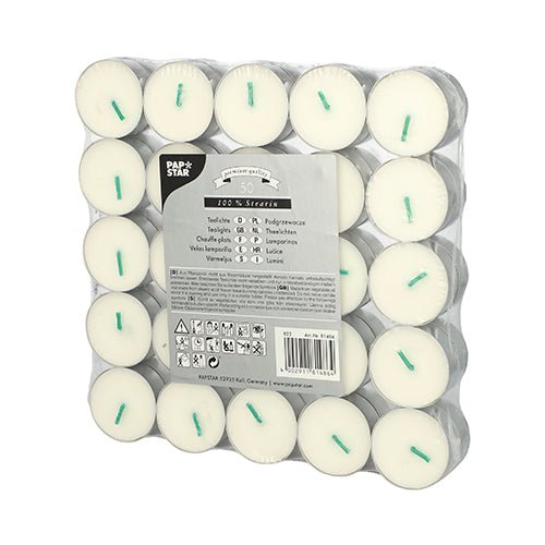 Une boîte de 50 blancs PAPSTAR Bougies chauffe-plat (100 % stéarine, Ø 37,2 mm, 15,5 mm) de la PAPSTAR GmbH - classés en cinq rangées de dix et emballés dans du plastique, avec des étiquettes multilingues et des indications au recto.