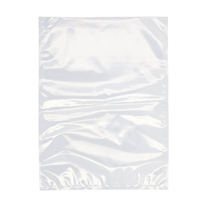 Un sachet à souder Starpak 100, PA/PE transparent, de Starpak est posé à plat sur un fond blanc. Ce sac lisse et légèrement froissé est idéal pour les machines à vide à cloche, pour garder les aliments frais.